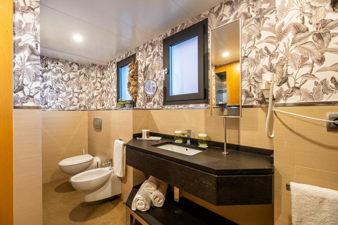 On Suites Sevilla Apartments Designed For Adults Luaran gambar